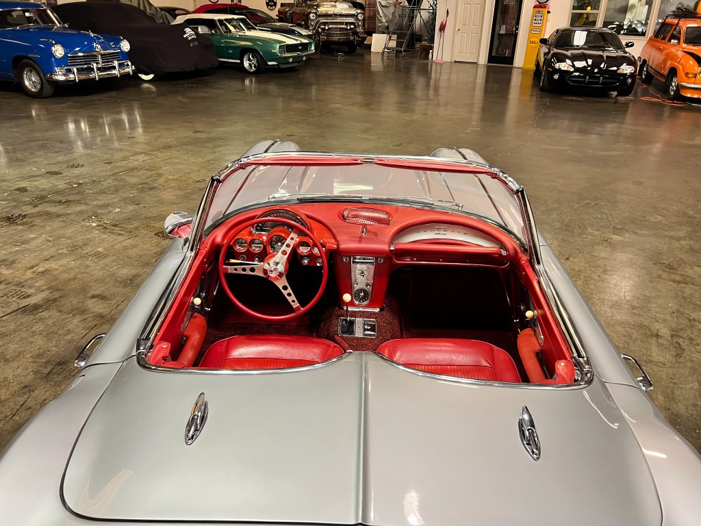 1961 Chevrolet Corvette Roadster 20