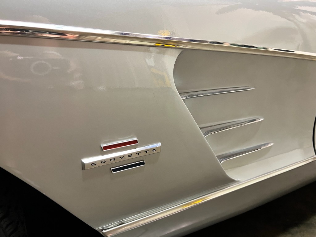 1961 Chevrolet Corvette Roadster 43