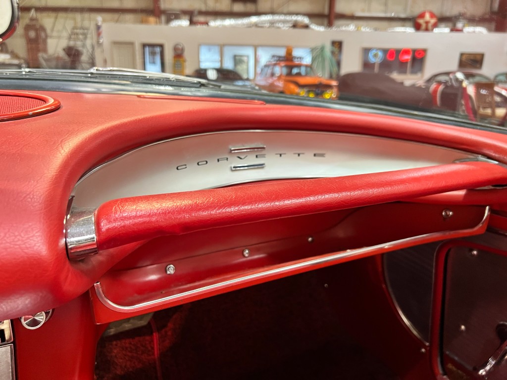 1961 Chevrolet Corvette Roadster 71