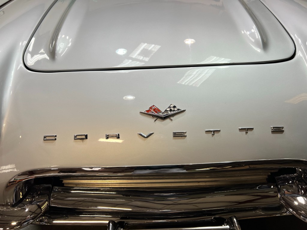 1961 Chevrolet Corvette Roadster 8