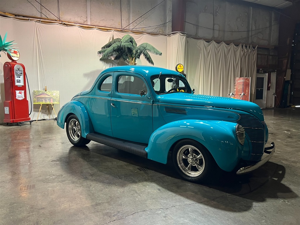 1939 Ford 5 Window Coupe 1