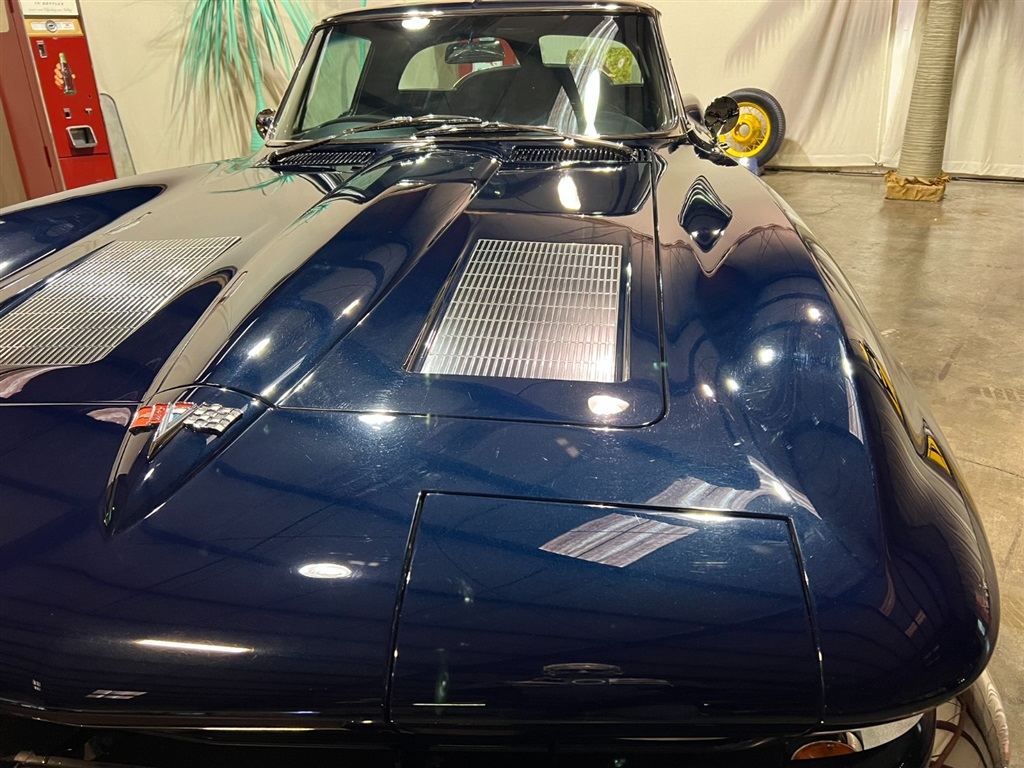 1963 Chevrolet Corvette Split Window Coupe 60