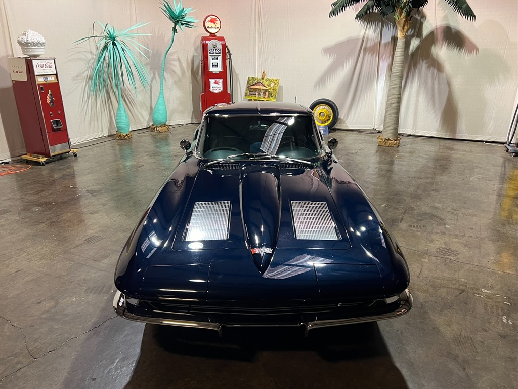 1963 Chevrolet Corvette Split Window Coupe 8