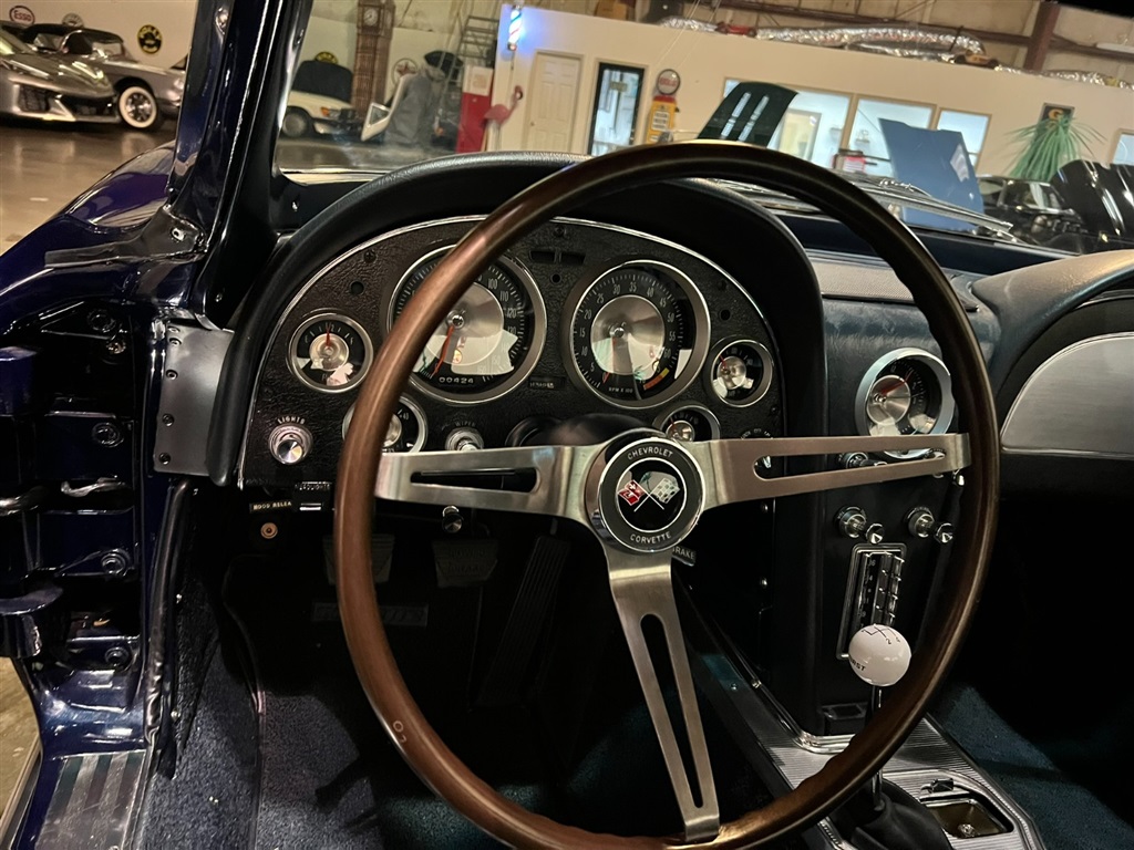1963 Chevrolet Corvette Split Window Coupe 91