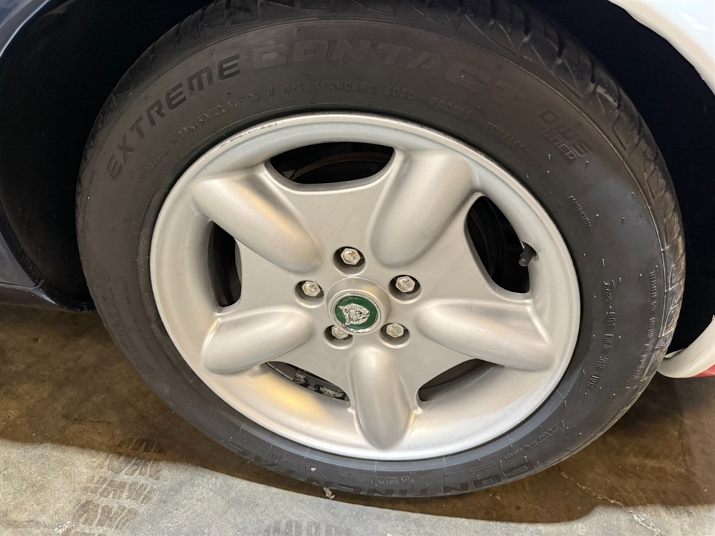1998 Jaguar XK8 Convertible 29
