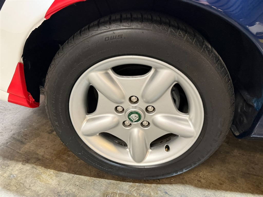 1998 Jaguar XK8 Convertible 37