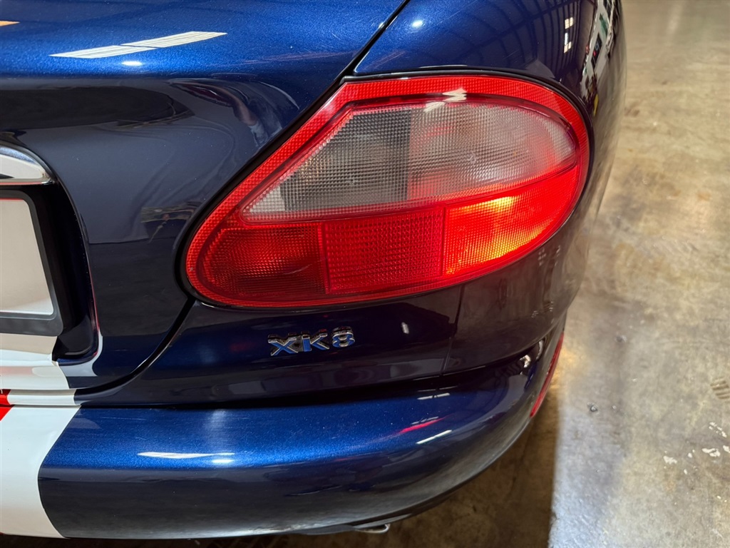 1998 Jaguar XK8 Convertible 39