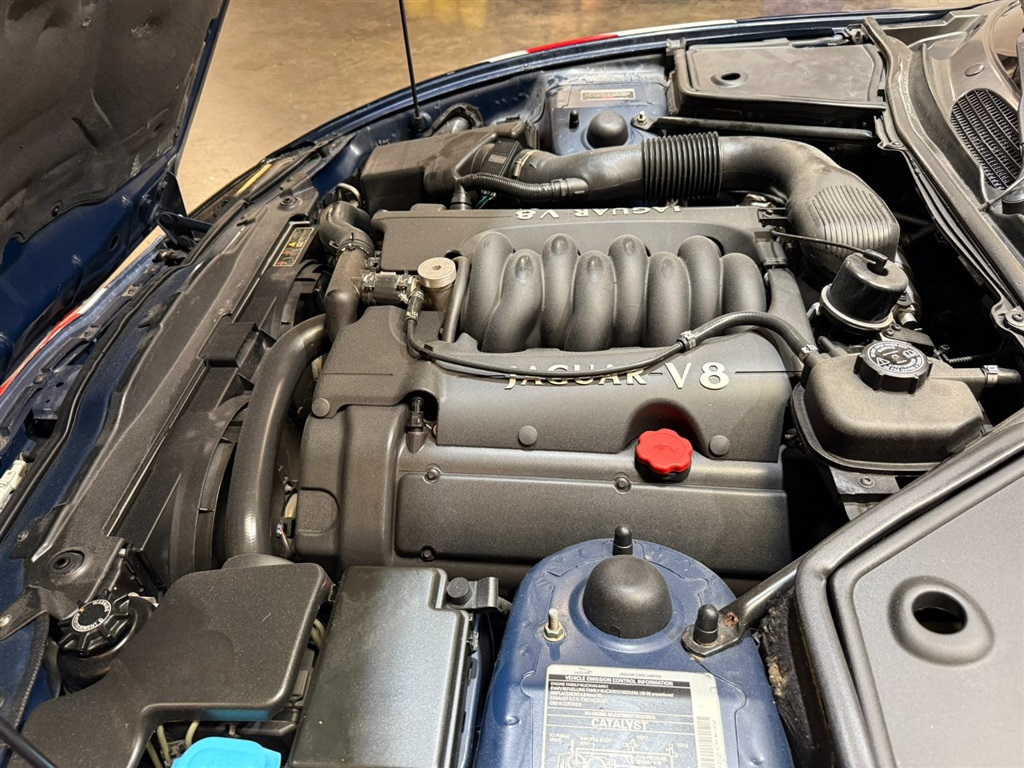 1998 Jaguar XK8 Convertible 52