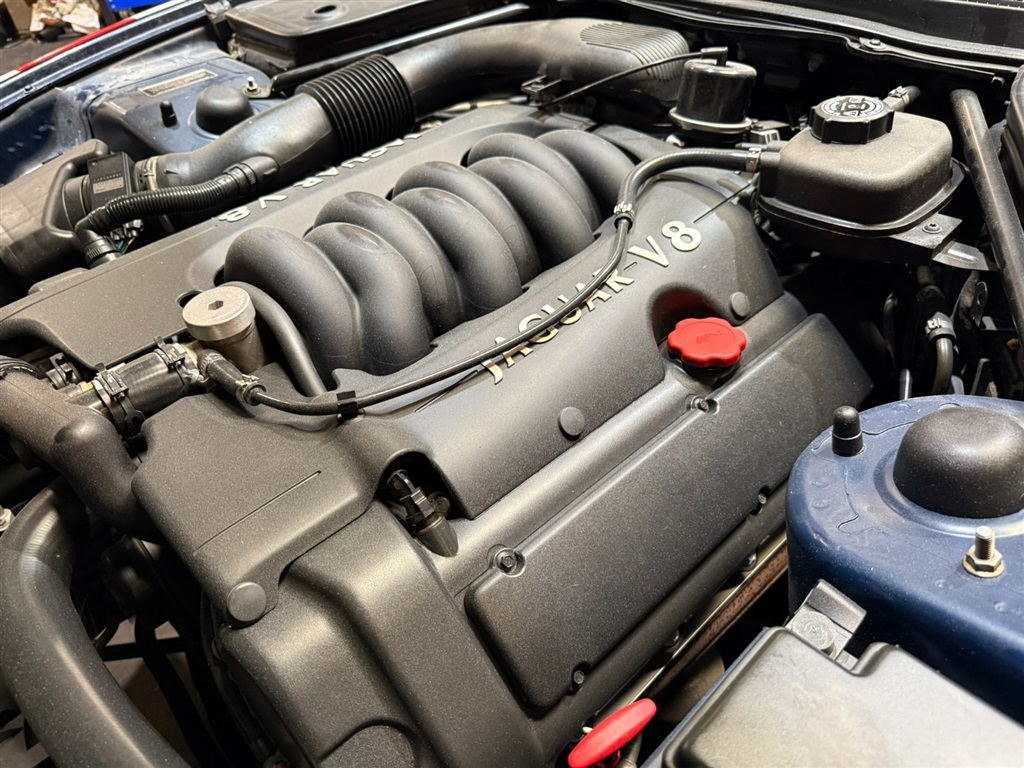1998 Jaguar XK8 Convertible 54