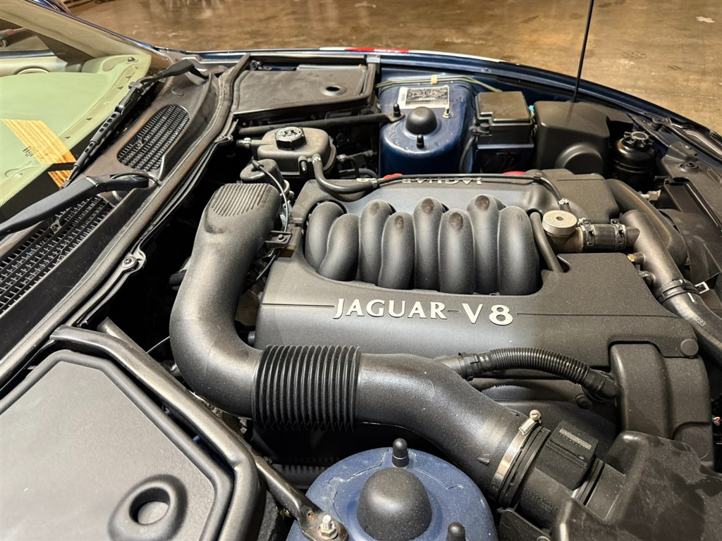 1998 Jaguar XK8 Convertible 56
