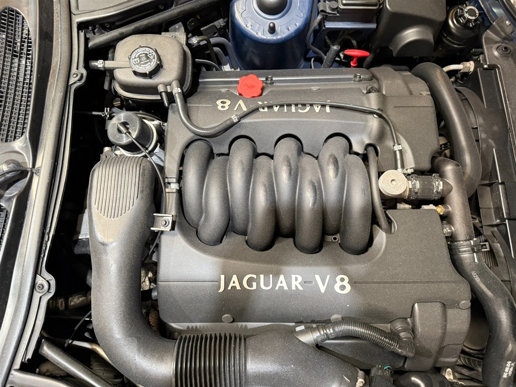 1998 Jaguar XK8 Convertible 57