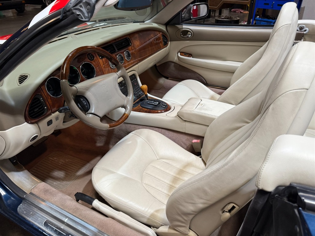 1998 Jaguar XK8 Convertible 59