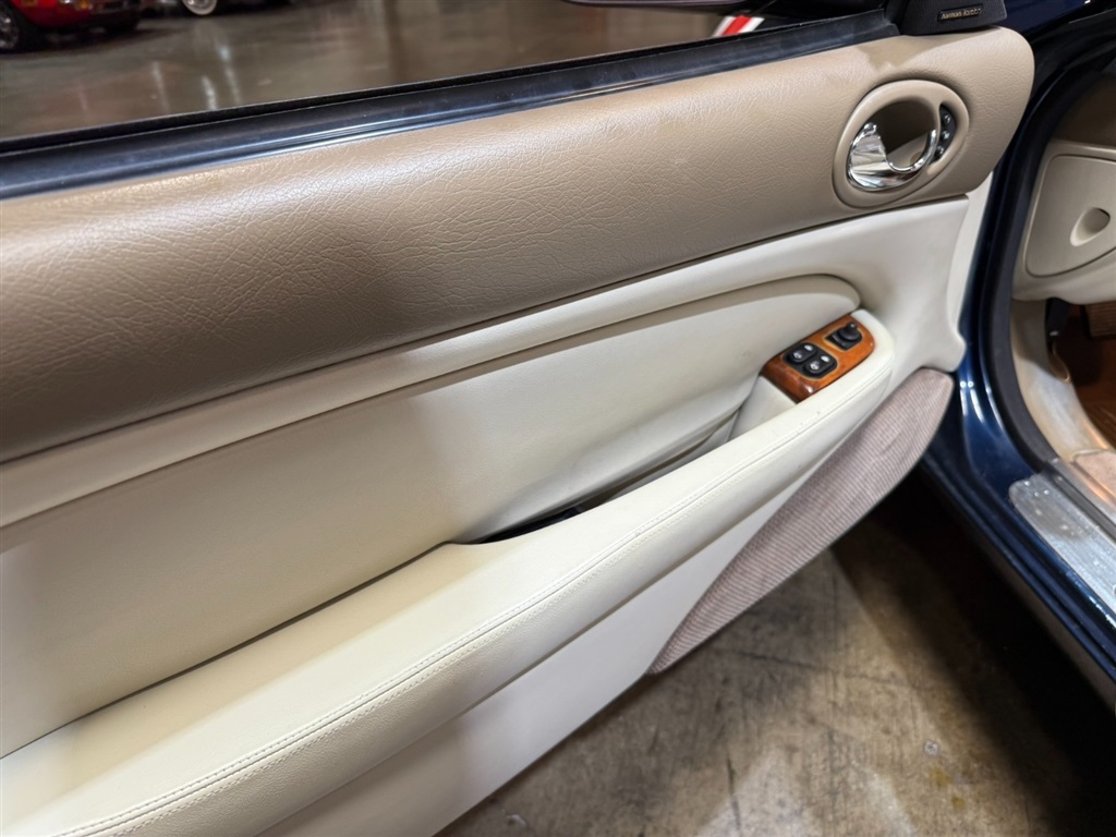 1998 Jaguar XK8 Convertible 60