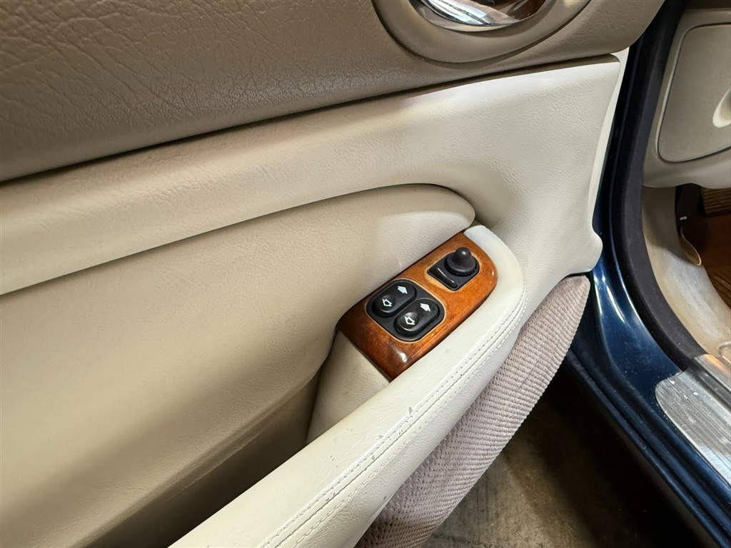 1998 Jaguar XK8 Convertible 61