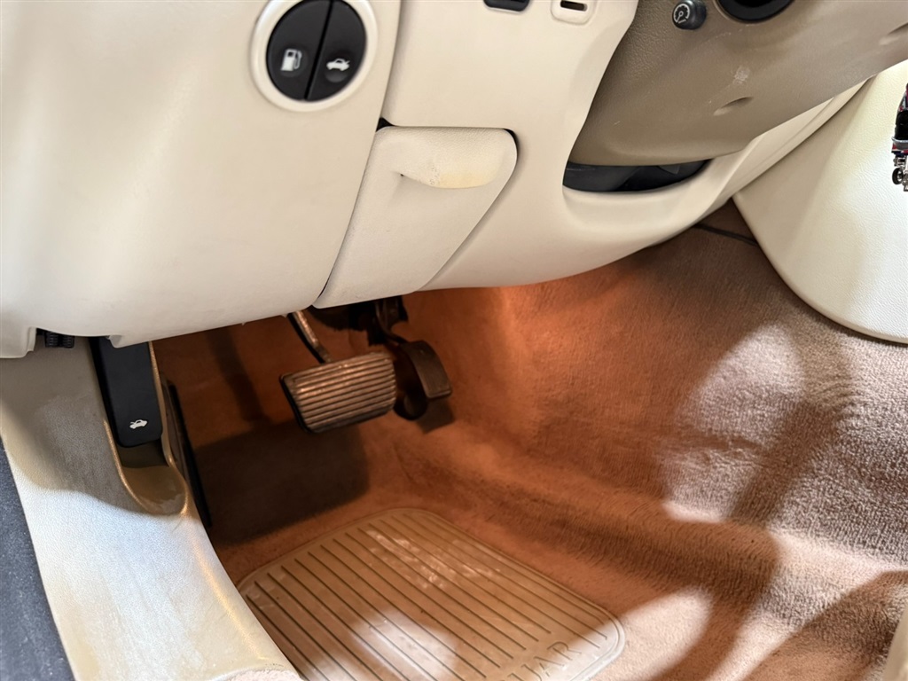 1998 Jaguar XK8 Convertible 64