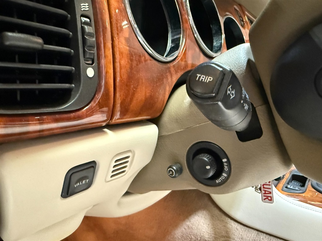 1998 Jaguar XK8 Convertible 66