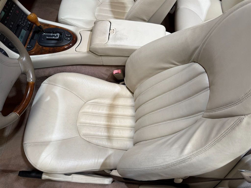 1998 Jaguar XK8 Convertible 67