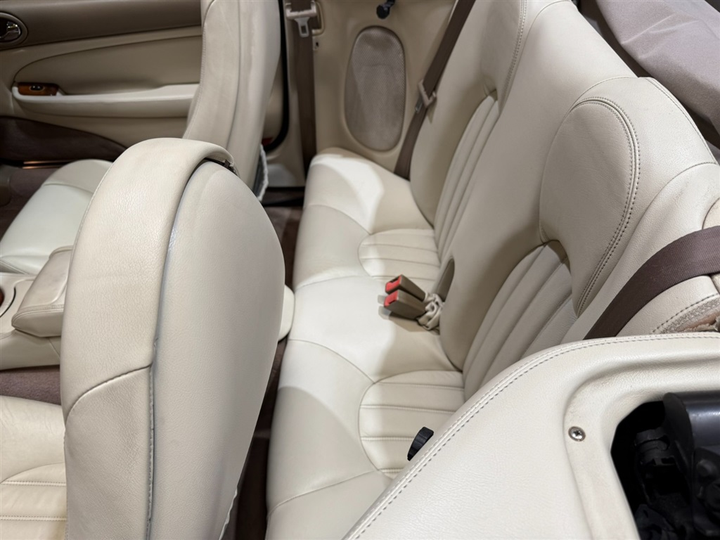 1998 Jaguar XK8 Convertible 68