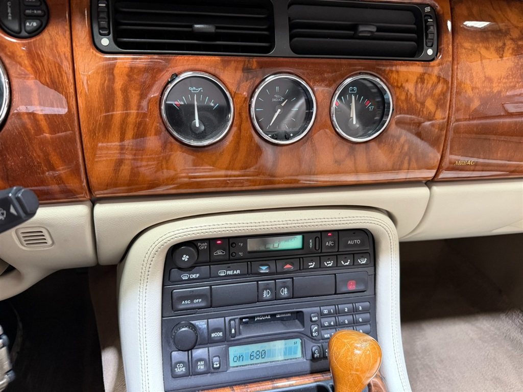 1998 Jaguar XK8 Convertible 72