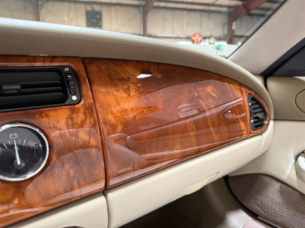 1998 Jaguar XK8 Convertible 76
