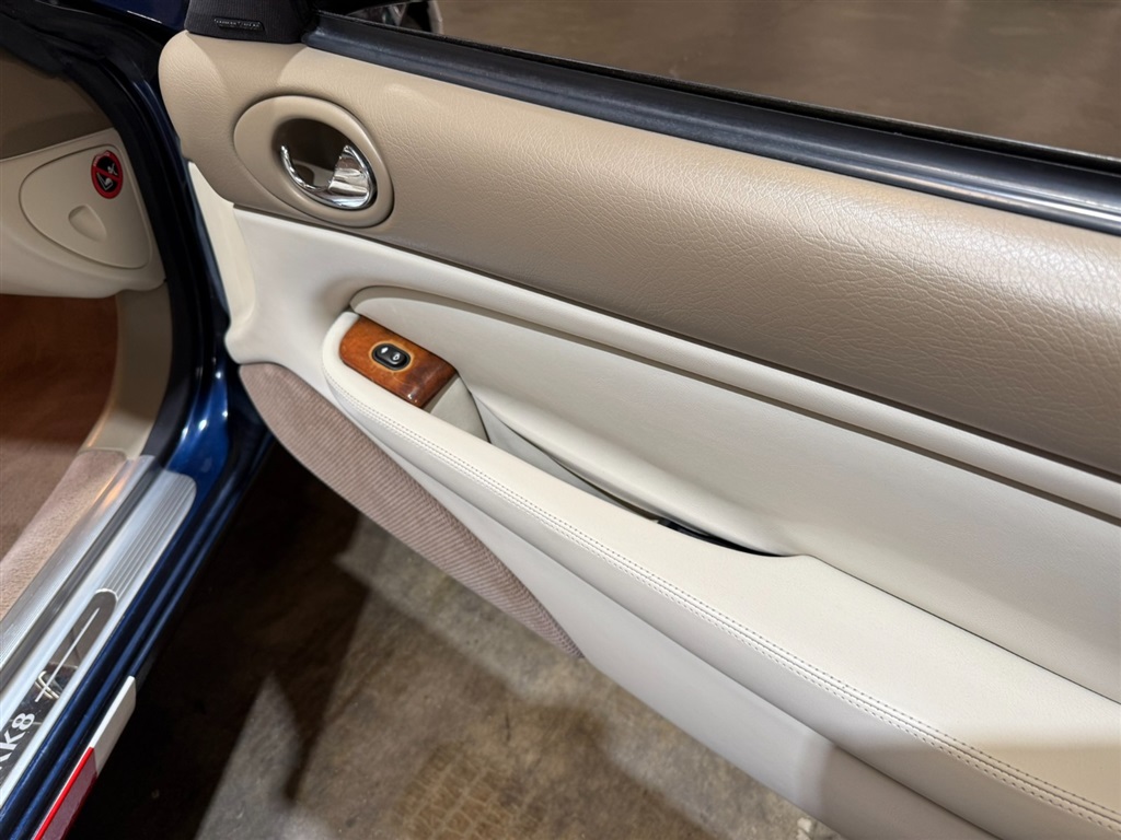 1998 Jaguar XK8 Convertible 83