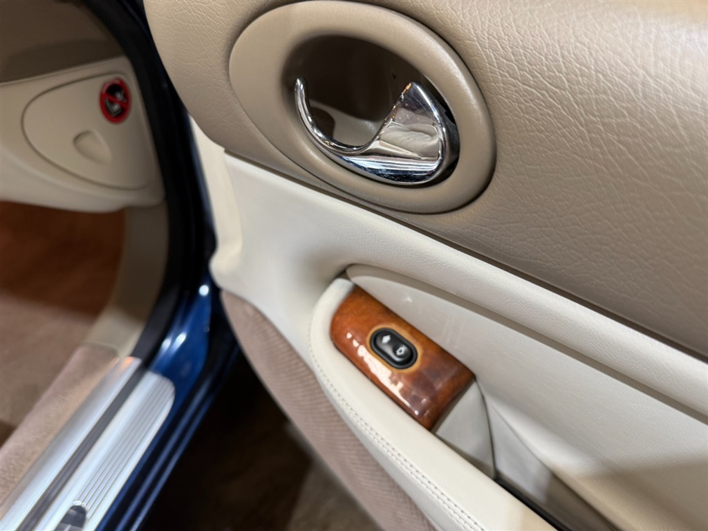 1998 Jaguar XK8 Convertible 84