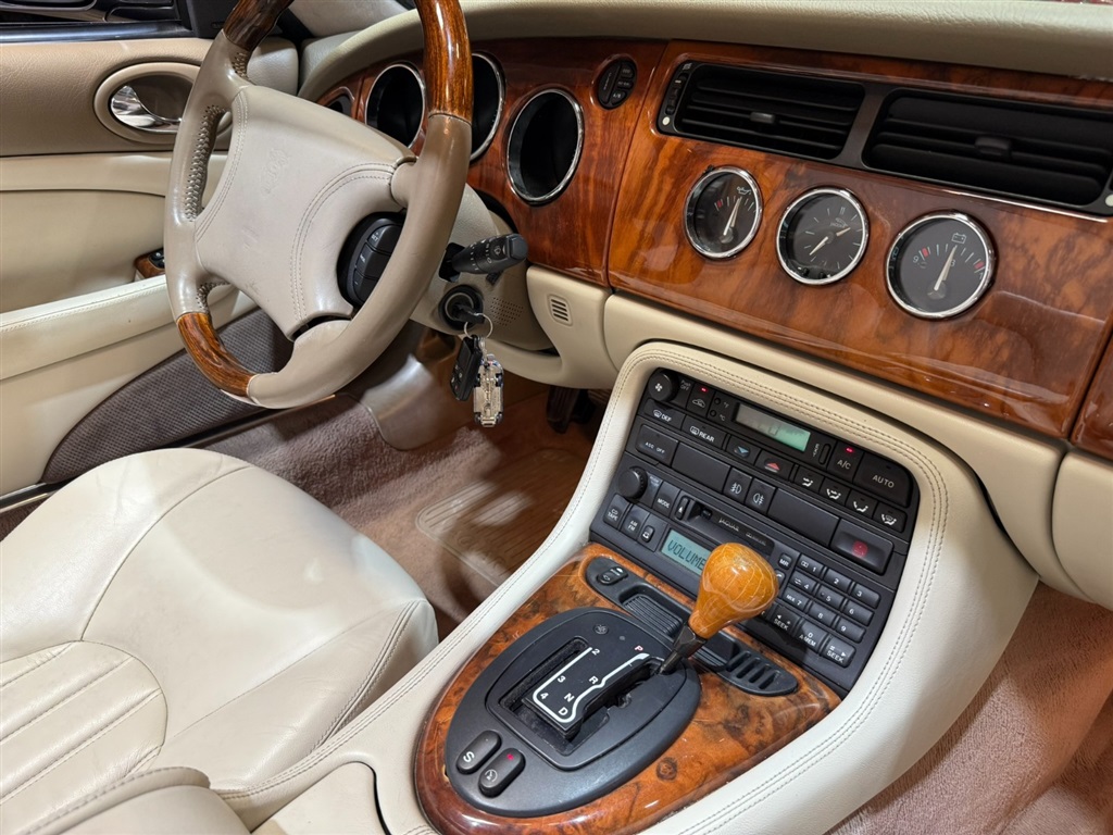 1998 Jaguar XK8 Convertible 88