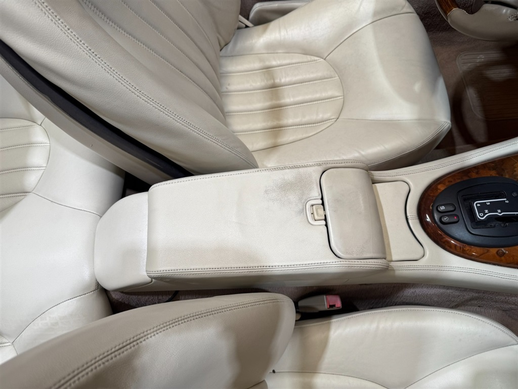 1998 Jaguar XK8 Convertible 89