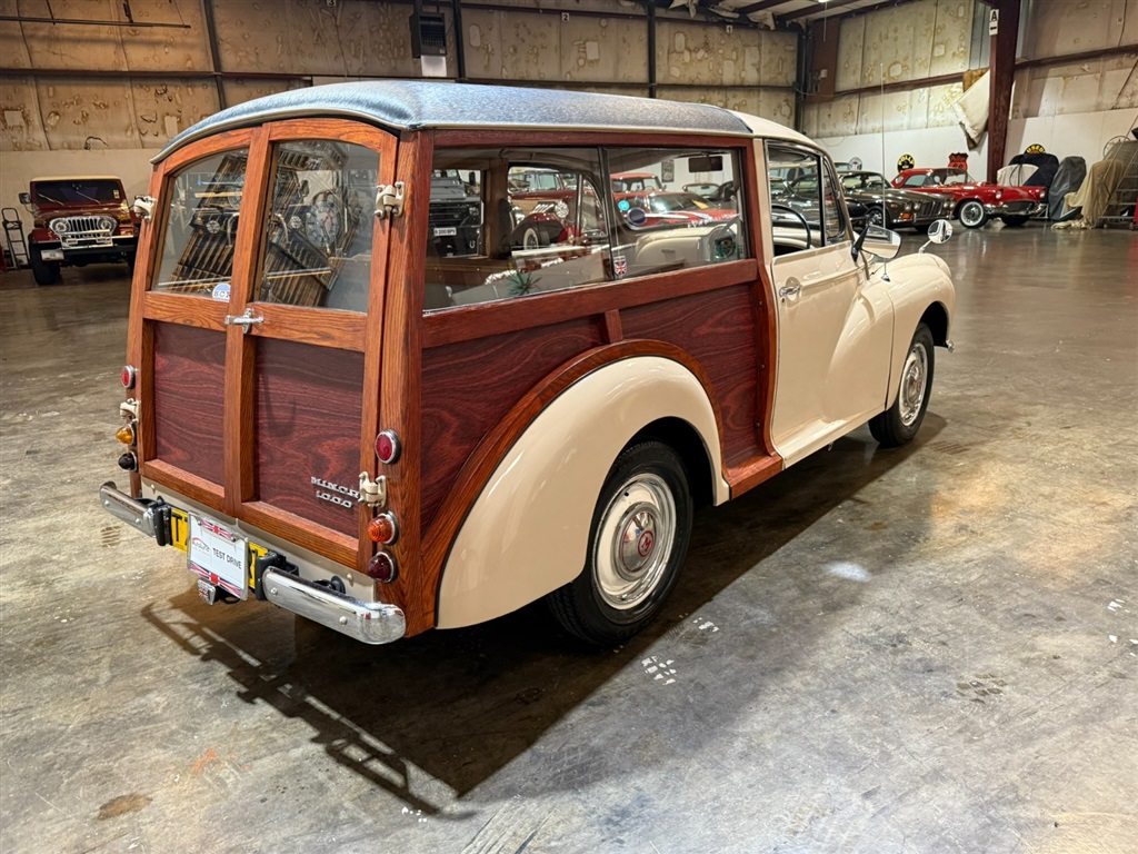 1971 Morris Minor 1000 Traveler 23
