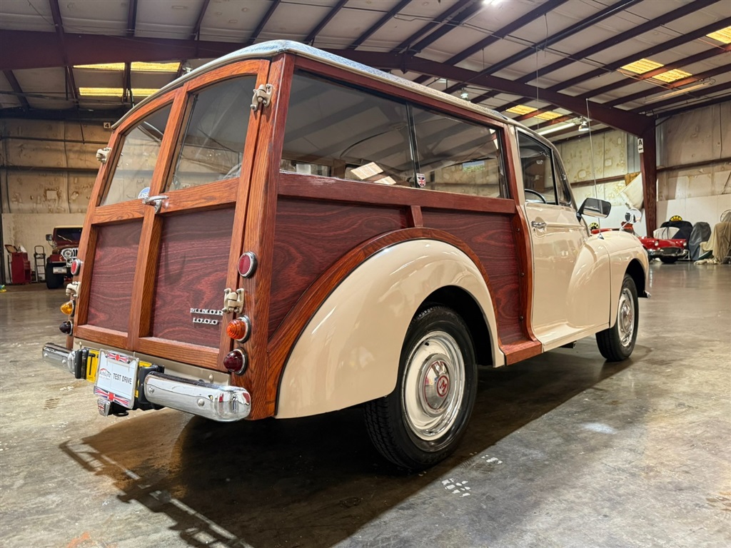1971 Morris Minor 1000 Traveler 24