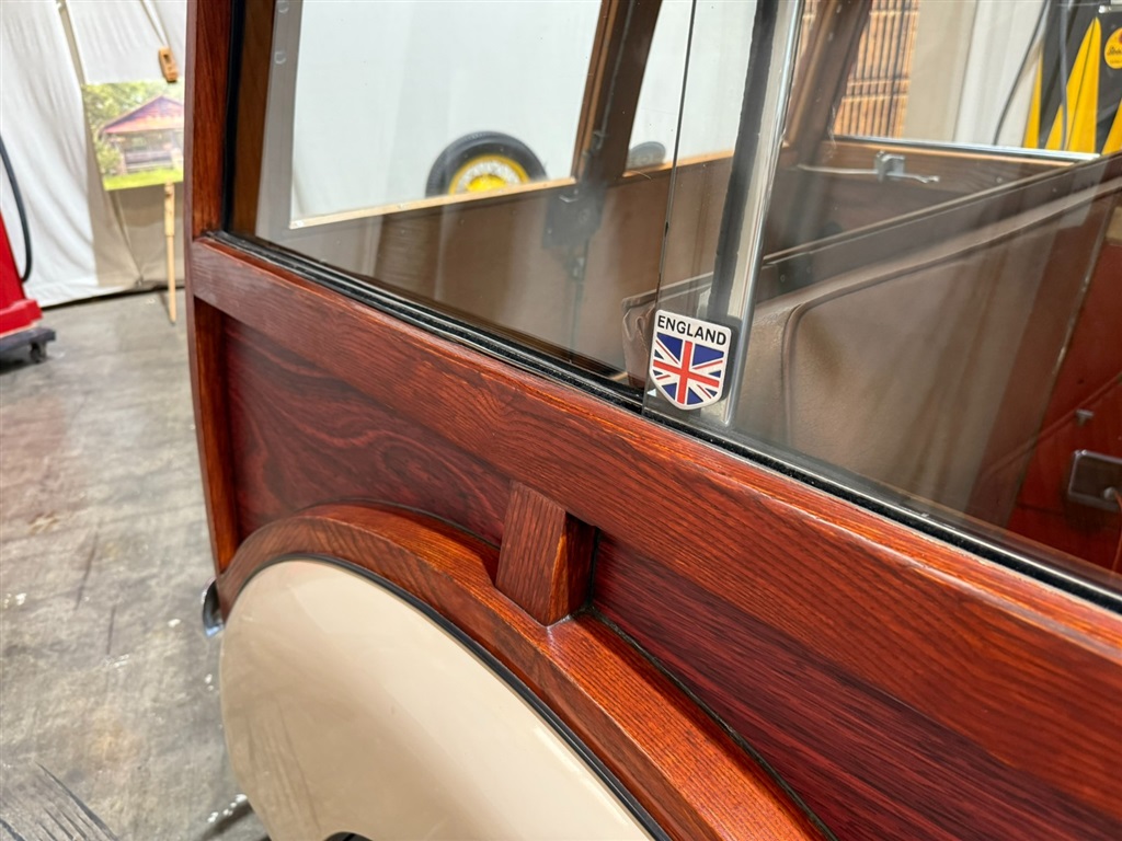 1971 Morris Minor 1000 Traveler 36