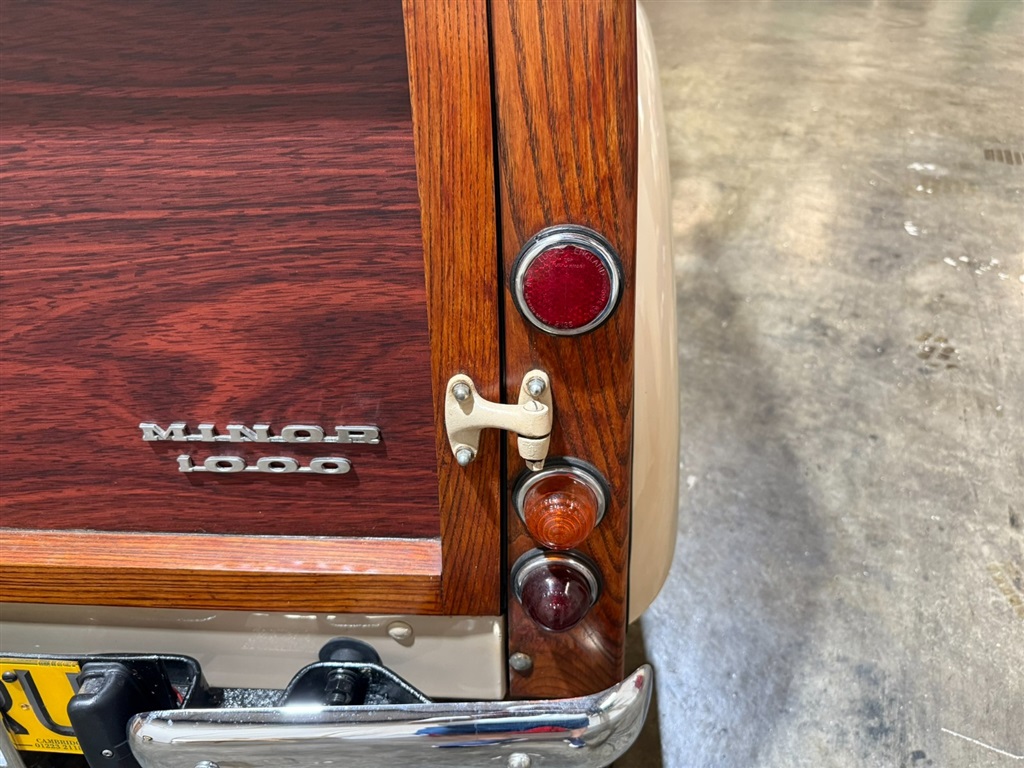 1971 Morris Minor 1000 Traveler 38