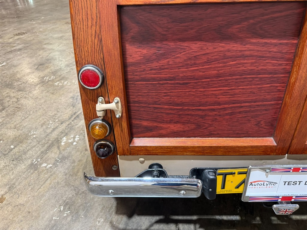 1971 Morris Minor 1000 Traveler 41