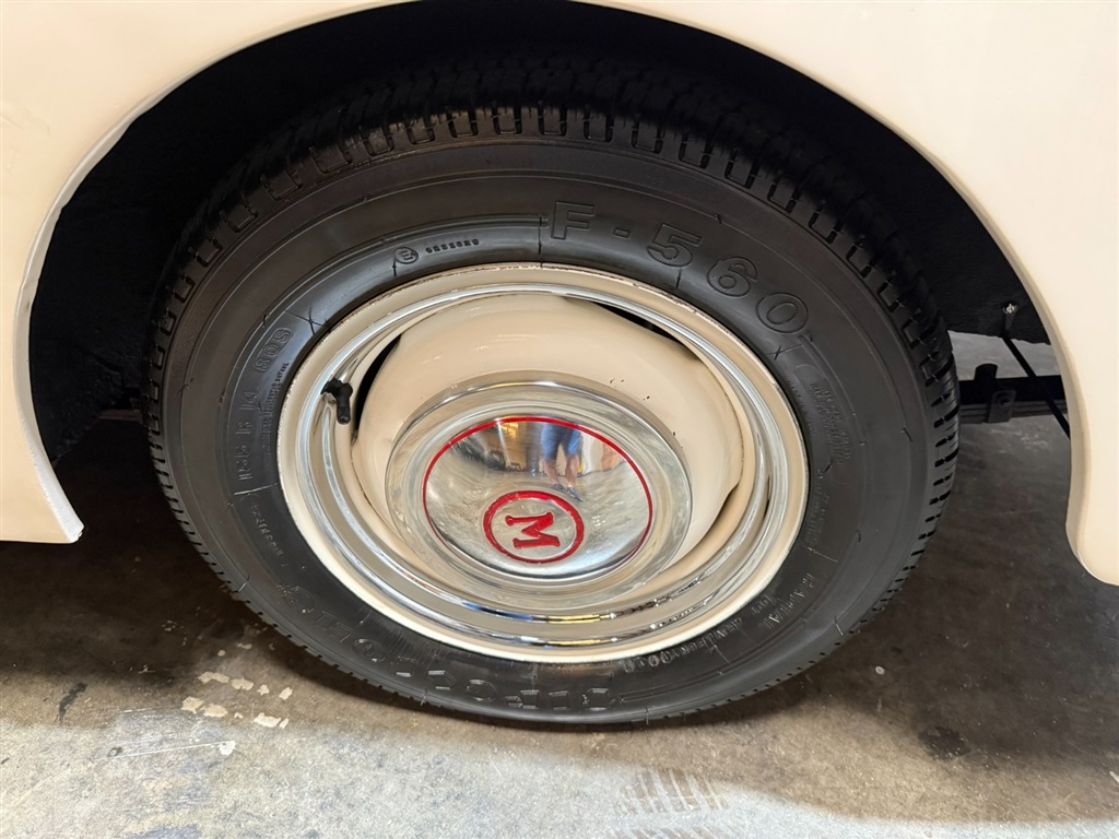1971 Morris Minor 1000 Traveler 46