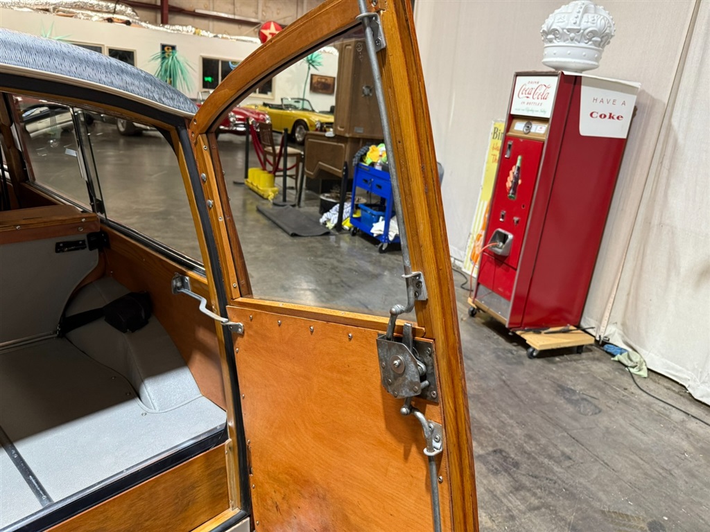 1971 Morris Minor 1000 Traveler 64