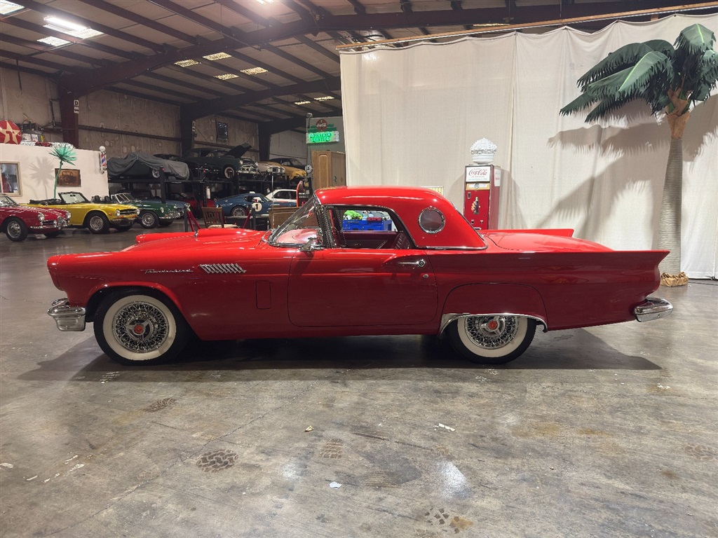 1957 Ford Thunderbird Roadster 24