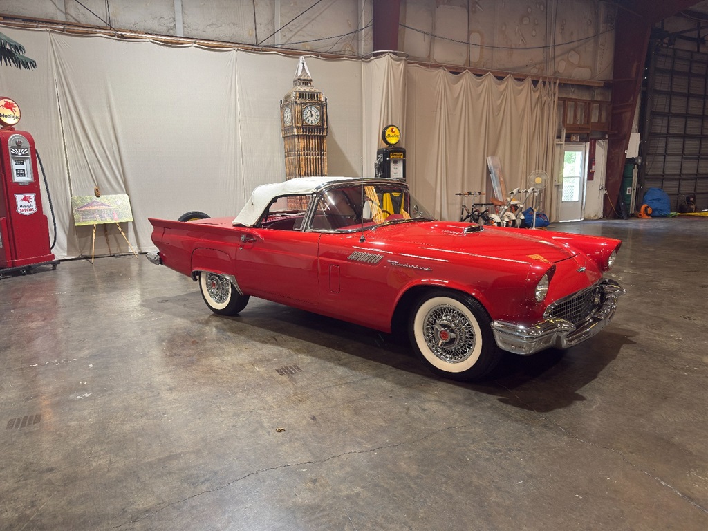1957 Ford Thunderbird Roadster 3