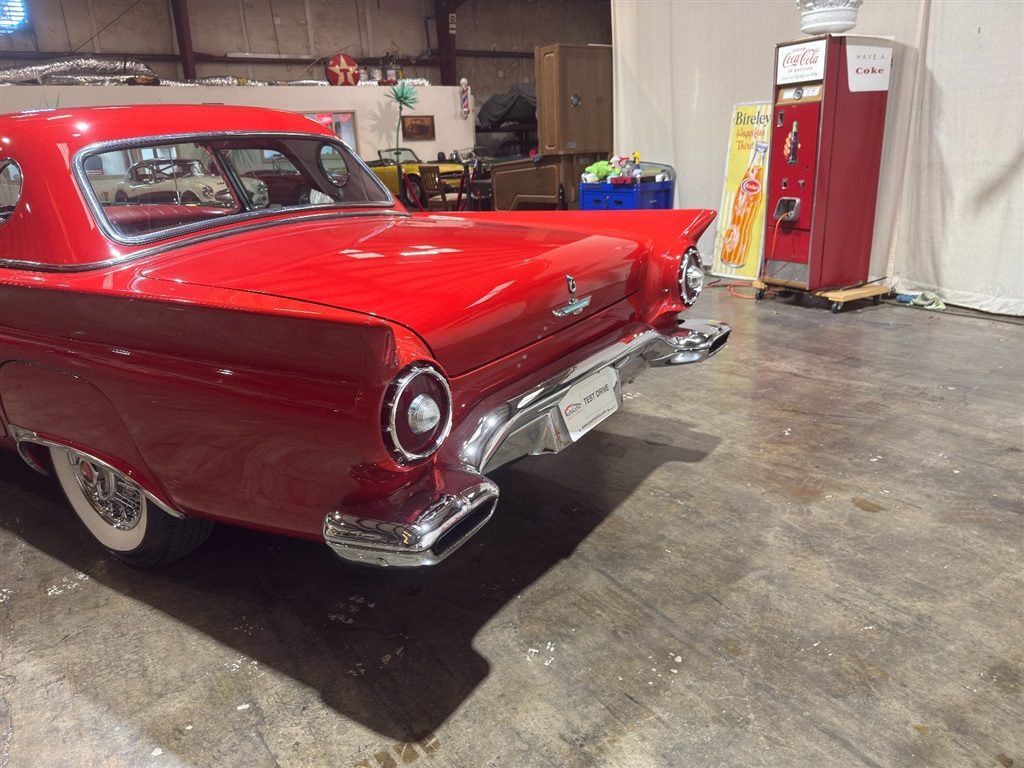 1957 Ford Thunderbird Roadster 32
