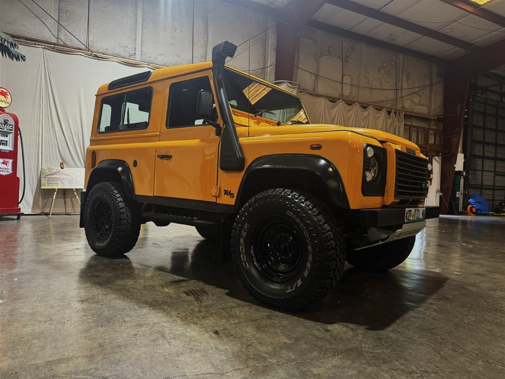 1999 Land Rover Defender 90 RHD Hardtop 2