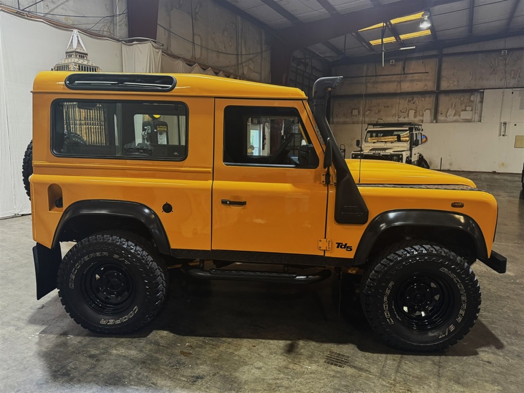 1999 Land Rover Defender 90 RHD Hardtop 25