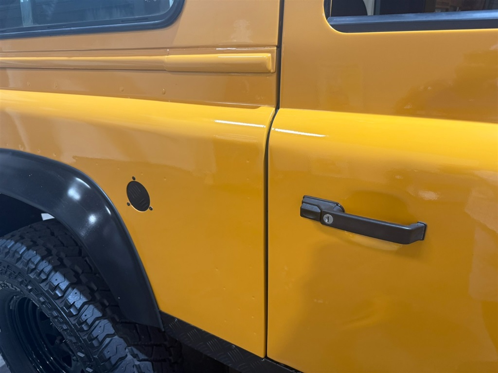 1999 Land Rover Defender 90 RHD Hardtop 31