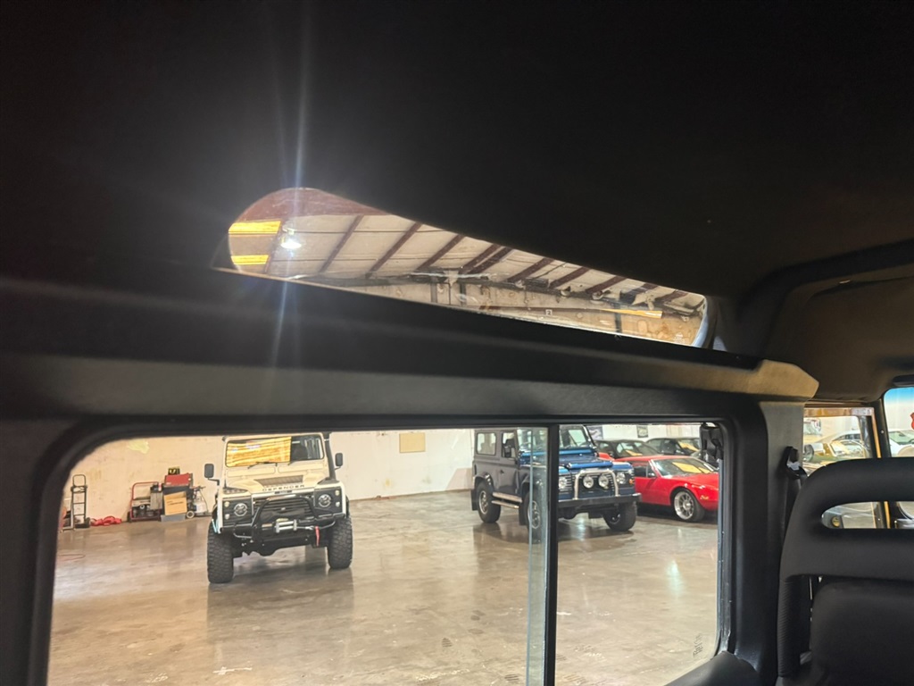 1999 Land Rover Defender 90 RHD Hardtop 43