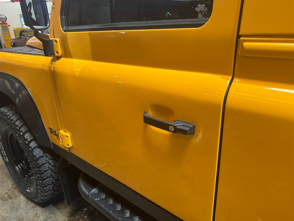 1999 Land Rover Defender 90 RHD Hardtop 50