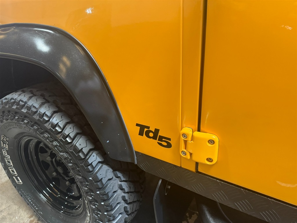 1999 Land Rover Defender 90 RHD Hardtop 52