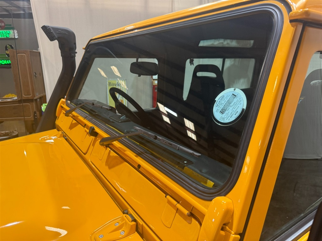 1999 Land Rover Defender 90 RHD Hardtop 54