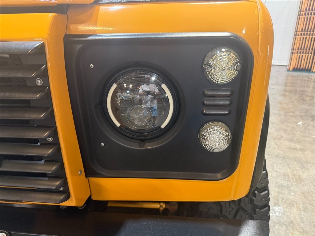 1999 Land Rover Defender 90 RHD Hardtop 57