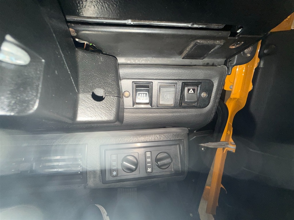 1999 Land Rover Defender 90 RHD Hardtop 81