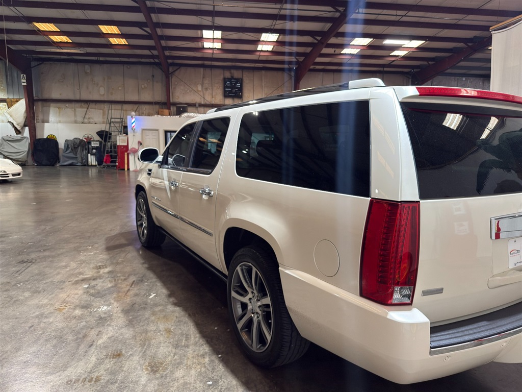 2010 Cadillac Escalade ESV 15