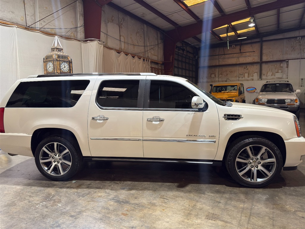 2010 Cadillac Escalade ESV 26