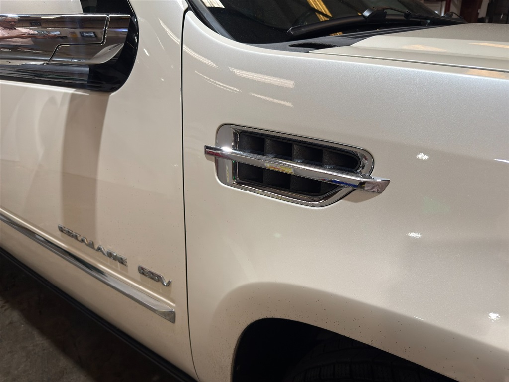 2010 Cadillac Escalade ESV 28